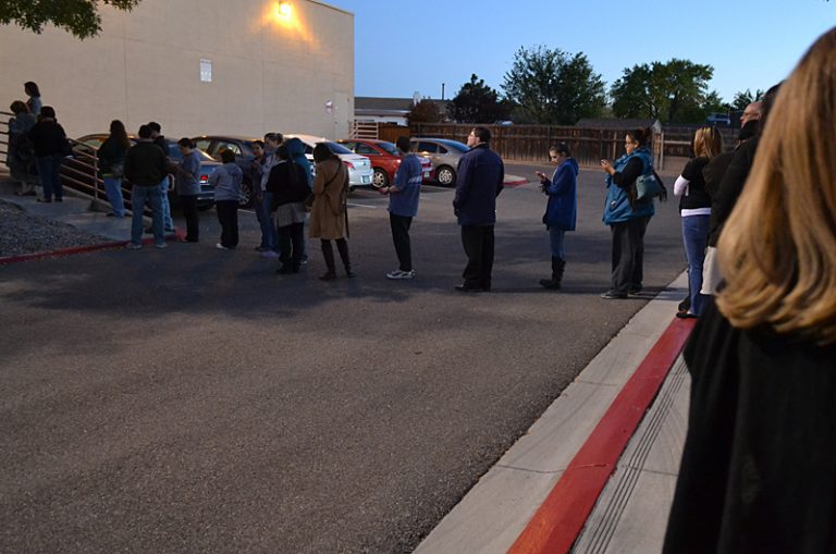 Some lines stall, others flow at polls