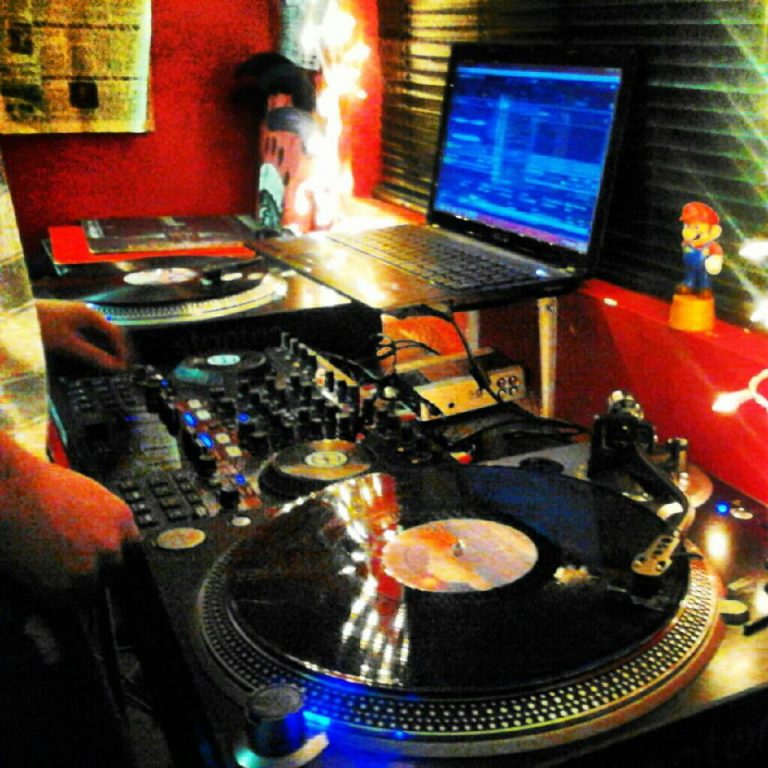 Local Musicians Help Each Other Make ‘Satisfying Thunder’