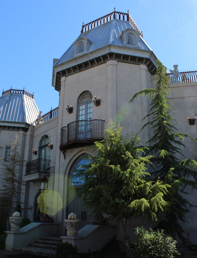 Turquoise Museum takes over castle