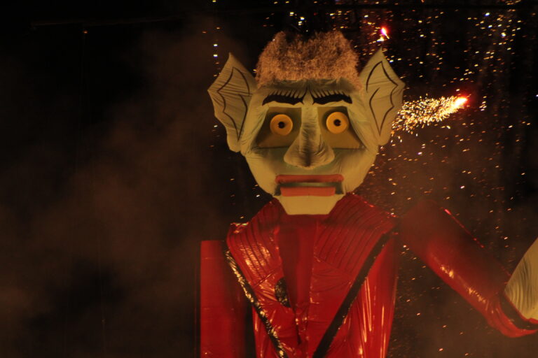 Zozobra’s Old Man Gloom moonwalks his way to ashes 