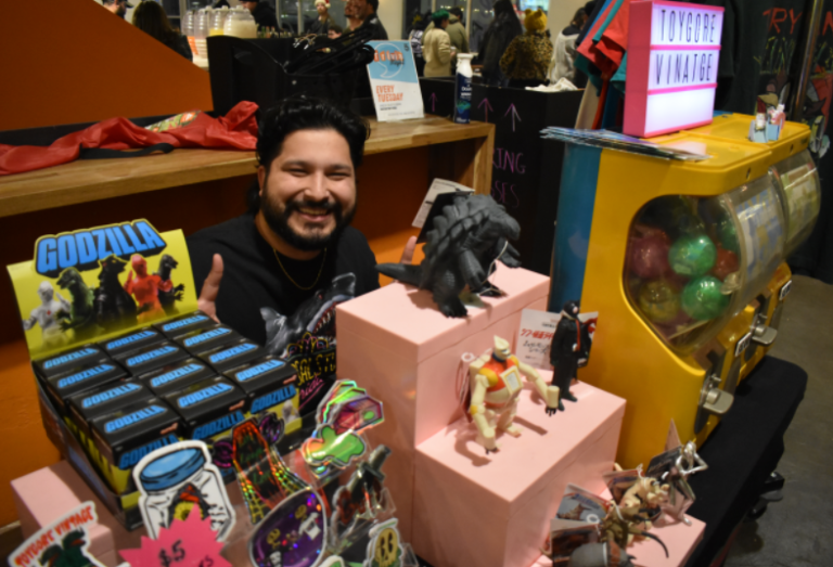 Vendors bundle up for last Artwalk of 2023