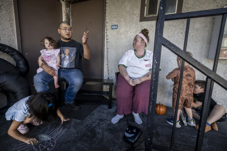 Tenant union draws attention to safety violations at Albuquerque apartments