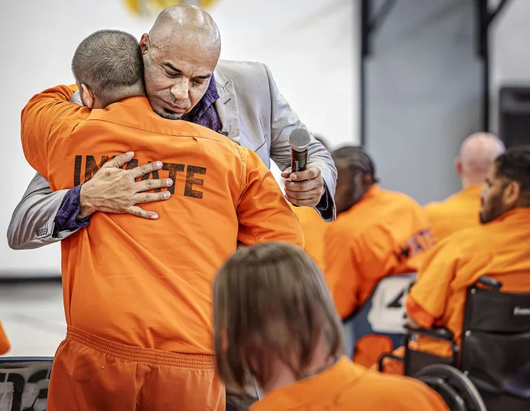 Formerly incarcerated ‘Breaking Bad’ actor spreads message of change at New Mexico prison